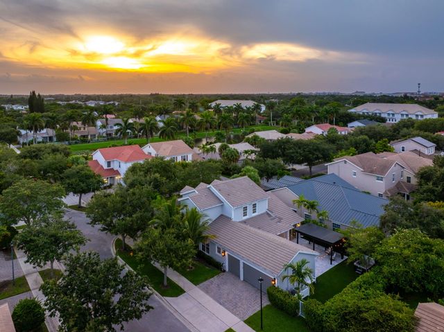 4762 VILLAGE Way, Davie, FL 33314