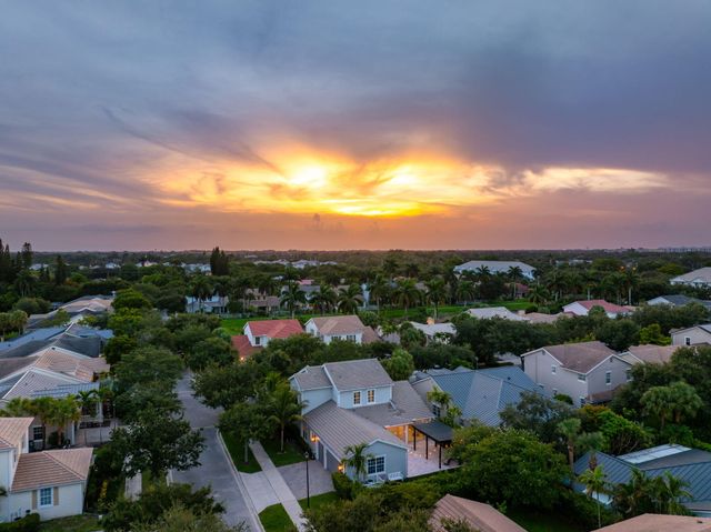 4762 VILLAGE Way, Davie, FL 33314