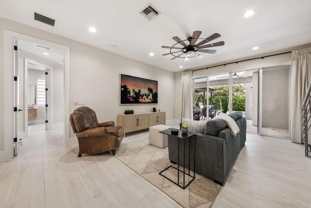 4762 VILLAGE Way, Davie, FL 33314