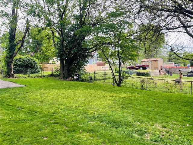 1124 Spruce Street, Leavenworth, KS 66048