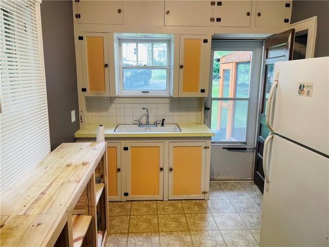 1124 Spruce Street, Leavenworth, KS 66048