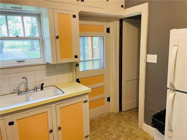 1124 Spruce Street, Leavenworth, KS 66048