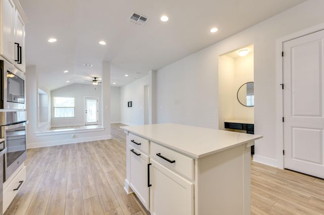 122 Biscayne Bay BND, Kyle, TX 78640