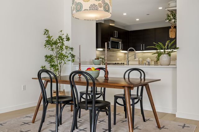 6465 San Pablo Ave 306, Oakland, CA 94608