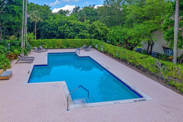 5520 Coach House Circle G, Boca Raton, FL 33486