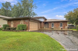 1823 Hazelwood Drive, Lindenhurst, IL 60046