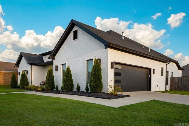 2302 Pleasant Cove, Conway, AR 72034
