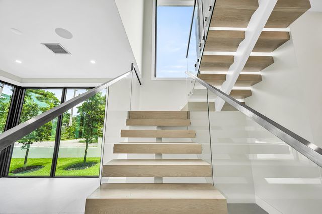 445 NE 11TH Avenue, Fort Lauderdale, FL 33301
