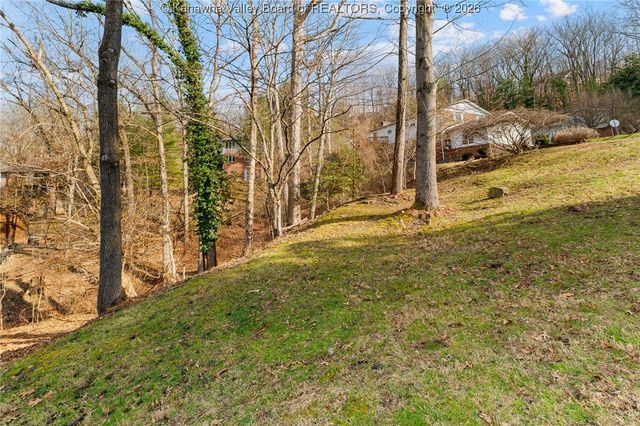 795 Echo Road, South Charleston, WV 25303