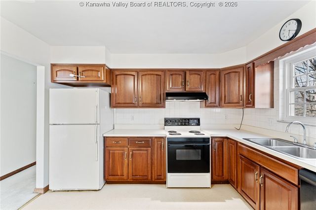 795 Echo Road, South Charleston, WV 25303