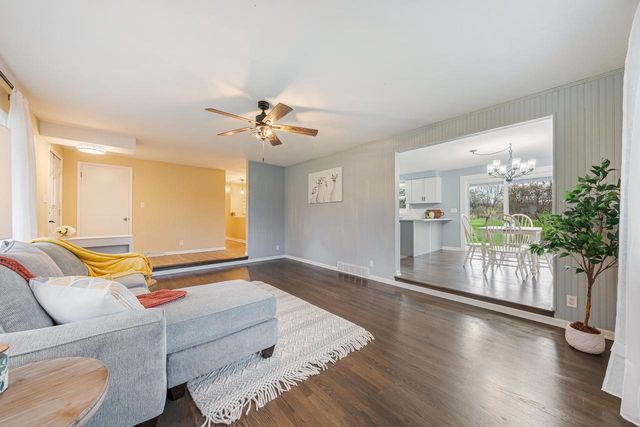 1034 S RIDGE LANE, Appleton, WI 54914