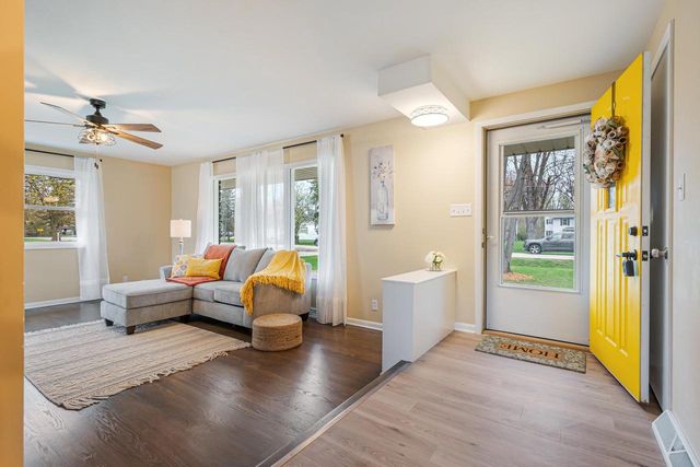 1034 S RIDGE LANE, Appleton, WI 54914