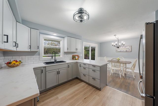 1034 S RIDGE LANE, Appleton, WI 54914