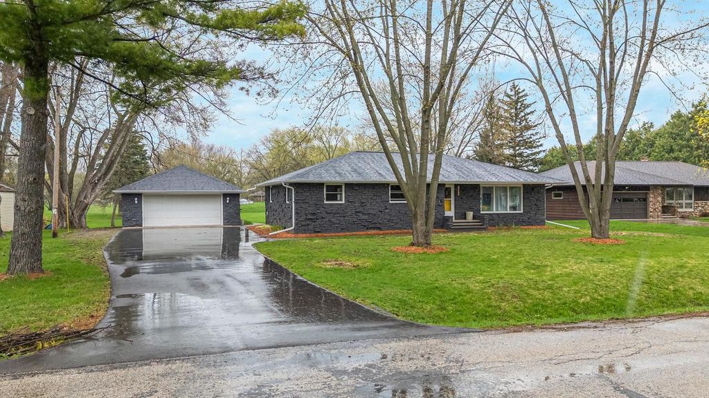 1034 S RIDGE LANE, Appleton, WI 54914