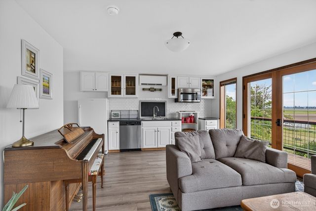 18225 Best Road, Mount Vernon, WA 98273