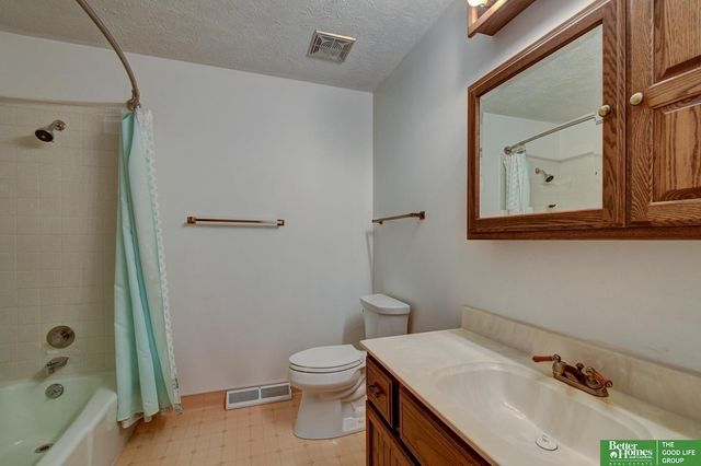 1602 Lawrence Lane, Bellevue, NE 68005