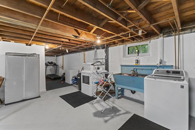 24 June Street Ter, Worcester, MA 01602