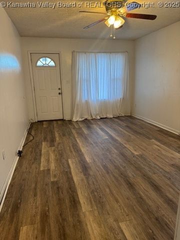 303 E 11th Street, Belle, WV 25015