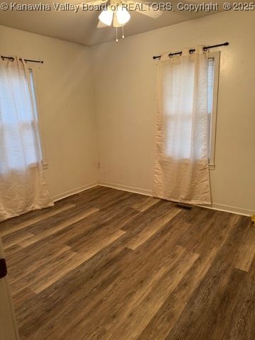 303 E 11th Street, Belle, WV 25015