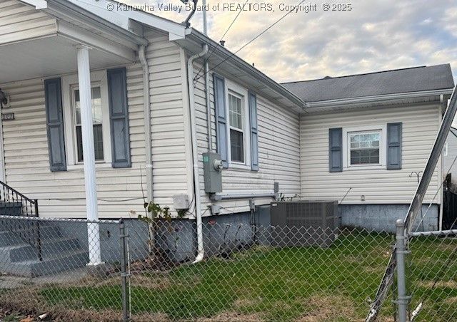 303 E 11th Street, Belle, WV 25015