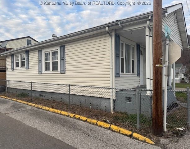 303 E 11th Street, Belle, WV 25015