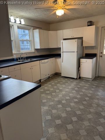 303 E 11th Street, Belle, WV 25015