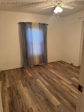 303 E 11th Street, Belle, WV 25015