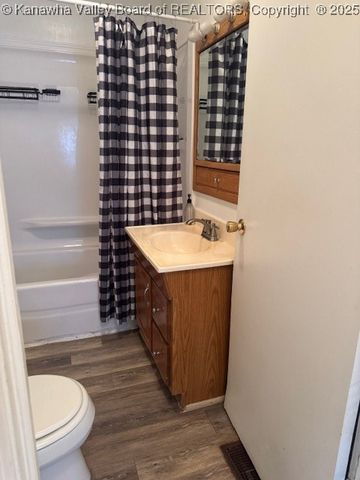 303 E 11th Street, Belle, WV 25015