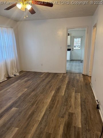 303 E 11th Street, Belle, WV 25015