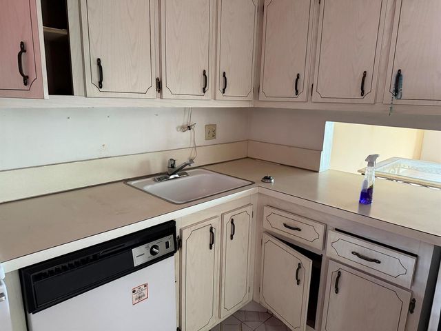 3090 NW 46th Avenue 211c, Lauderdale Lakes, FL 33313