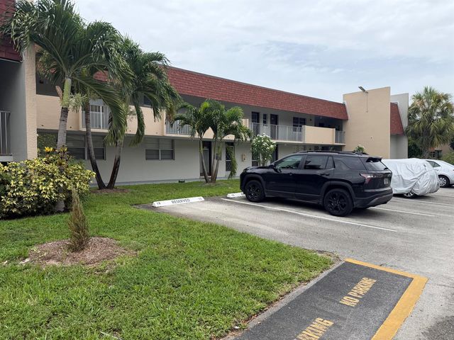3090 NW 46th Avenue 211c, Lauderdale Lakes, FL 33313