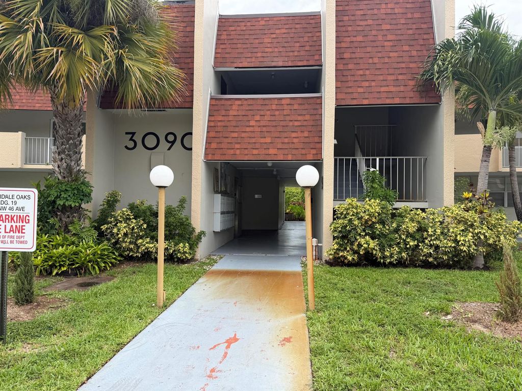 3090 NW 46th Avenue 211c, Lauderdale Lakes, FL 33313