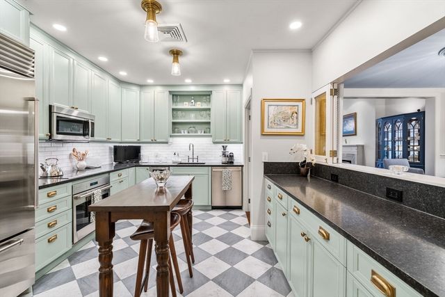 205 Commonwealth Avenue 6, Boston, MA 02116