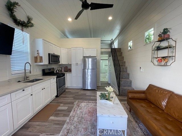 313 1st Street E, La Habra, CA 90631