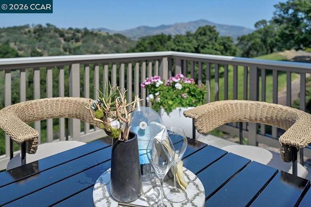 592 High Eagle Ct, Walnut Creek, CA 94595