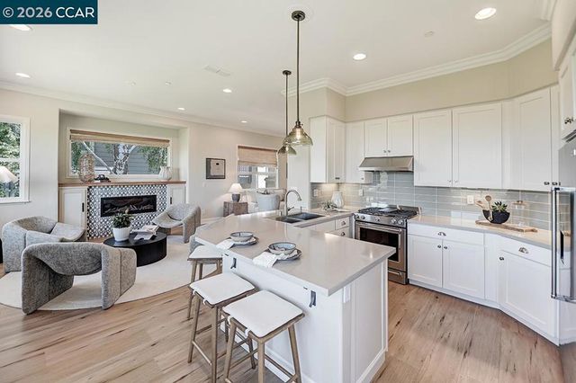 592 High Eagle Ct, Walnut Creek, CA 94595