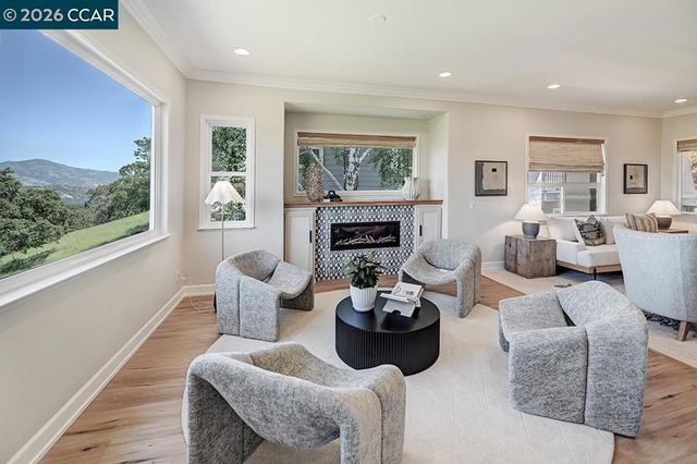 592 High Eagle Ct, Walnut Creek, CA 94595