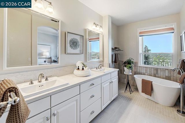 592 High Eagle Ct, Walnut Creek, CA 94595