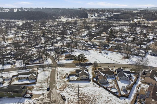 812 Butterfield Road, Manhattan, KS 66502