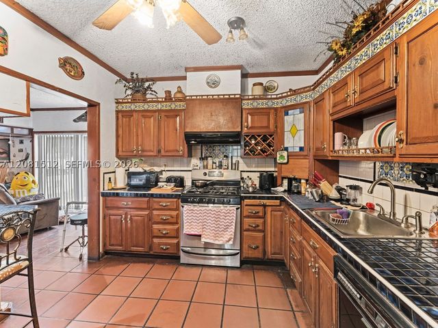 4850 NW 6th St, Miami, FL 33126