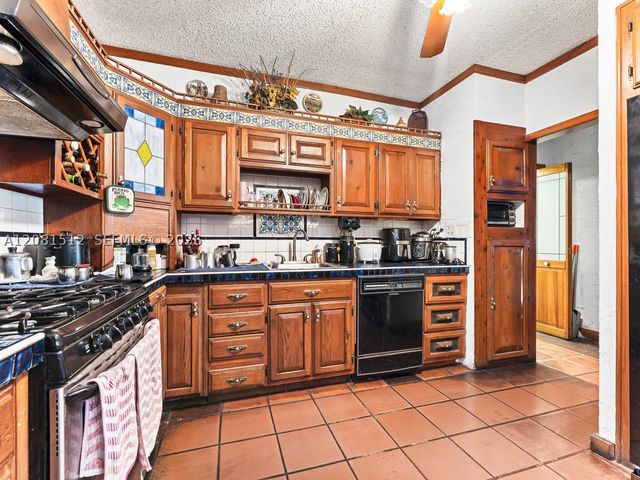 4850 NW 6th St, Miami, FL 33126
