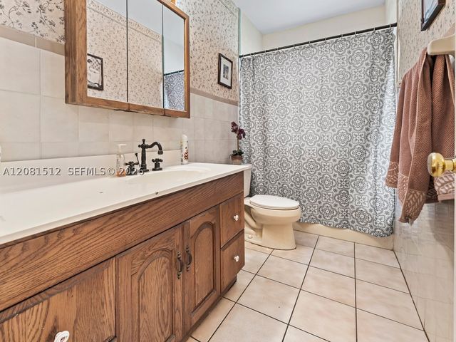 4850 NW 6th St, Miami, FL 33126