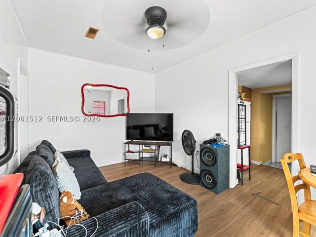 4850 NW 6th St, Miami, FL 33126