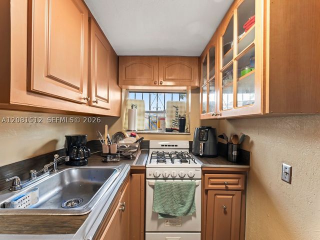 4850 NW 6th St, Miami, FL 33126