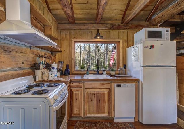 125 Cricket Hollow Way, Cosby, TN 37722