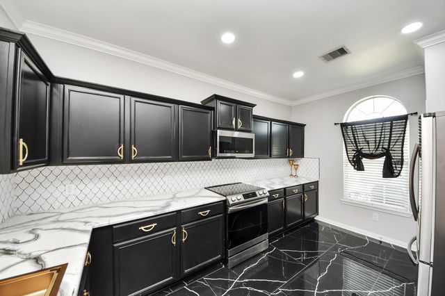 6931 Primrose Road, Baytown, TX 77521