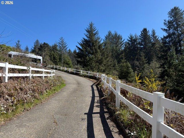 95717 PINEWOOD Ln, Brookings, OR 97415
