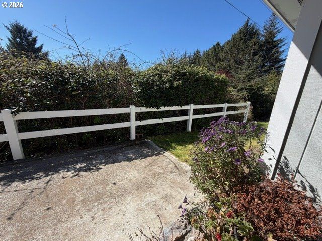 95717 PINEWOOD Ln, Brookings, OR 97415