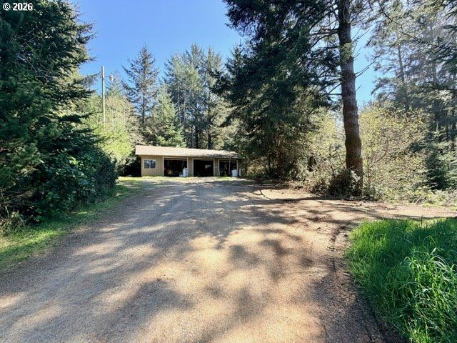 95717 PINEWOOD Ln, Brookings, OR 97415