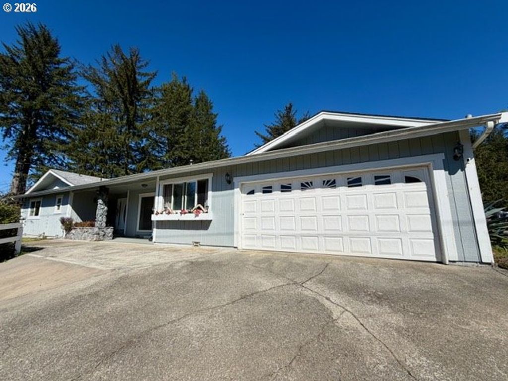95717 PINEWOOD Ln, Brookings, OR 97415